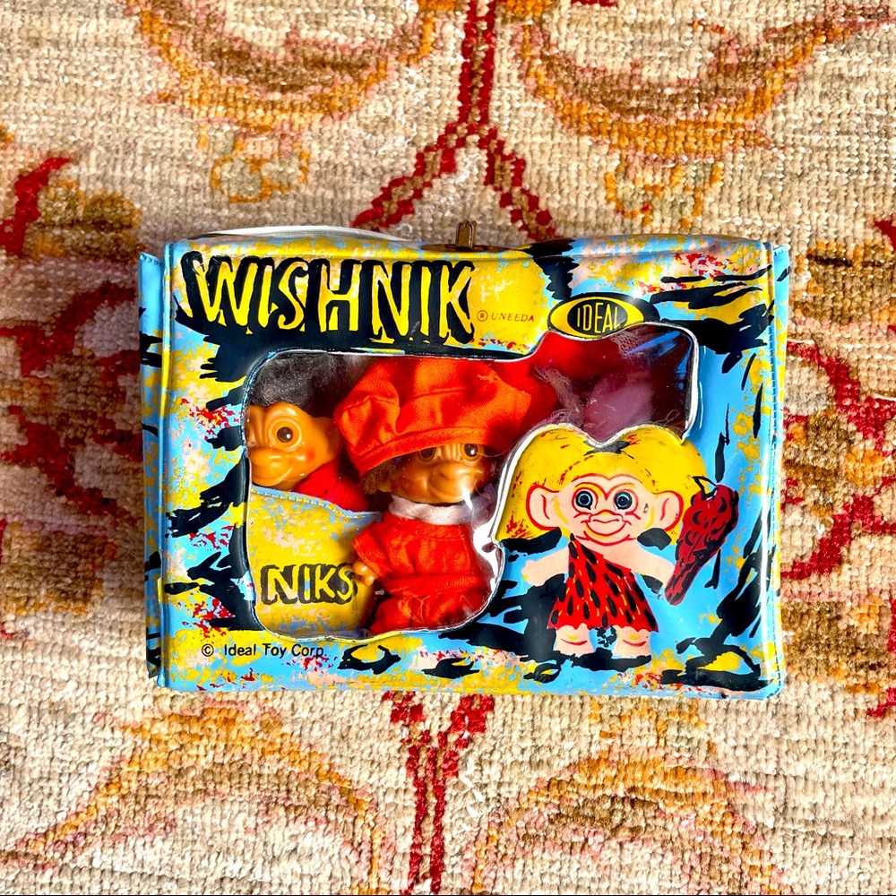Vintage 1970s Ideal Uneeda Wishnik trolls with cave carrying case!